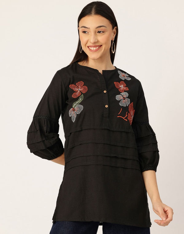 LUMA BLACK EMBROIDERED TOP